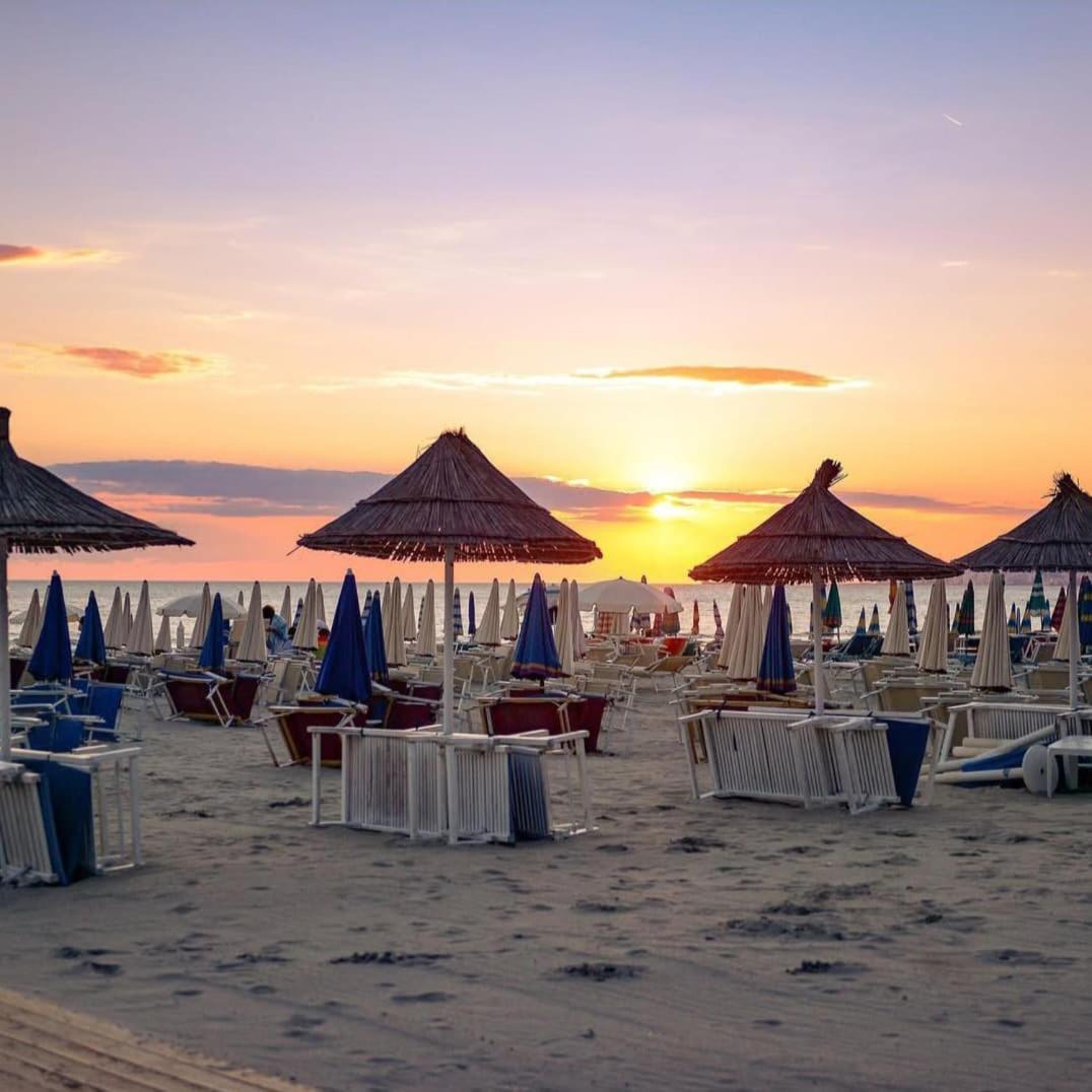 Hotel Andi Durres Exterior photo
